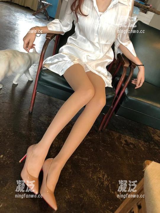 梦里一只喵 微密圈 - 不知不觉又到了这个季节,“梦里一只喵”的新图片更新,圣诞限定,满满的都是趣味和耳朵。