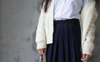 黑丝与书本：森萝财团的学生妹壁纸奇遇记