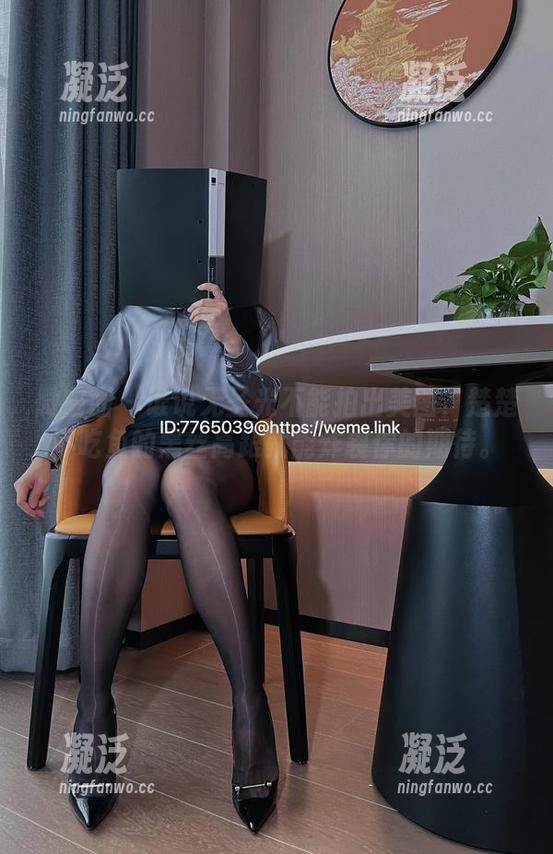 楚楚不吃鱼 微密圈 - 谁说无圣光不能拍出美图?楚楚不吃鱼的黑丝高跟就能炸裂你的期待。