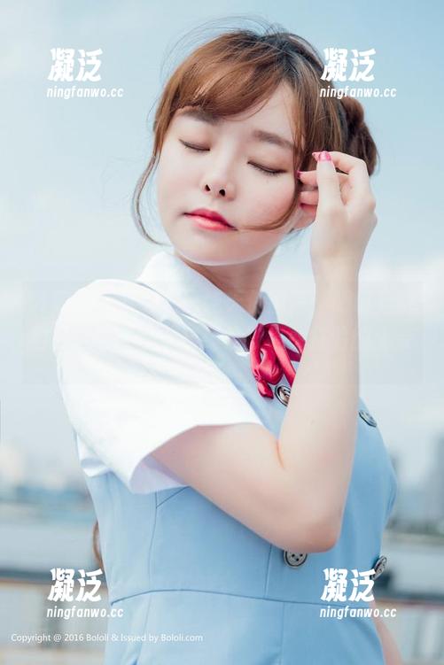 波萝社-王语纯 波萝社 - 下载王语纯天使图集,明明觉得自己也能自拍,却还是被镜头打脸的无奈。