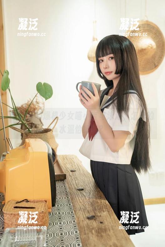 爆机少女喵小吉 照片里的爆机少女喵小吉与泳池,怎样的水温恰好呢?