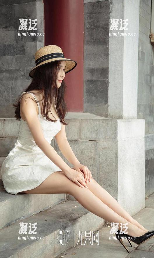爱尤物 - 校服图集：小尤奈指挥我重温“师生恋”的日常，别问我如何定义“定制”，你们懂的！