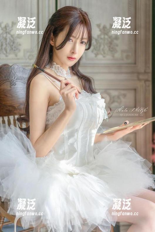 王羽杉 王羽杉网袜更新,图包?不,不,我只是在借口细看这些袜子。