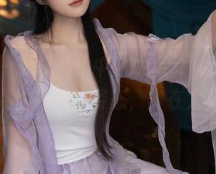 秀人网 – 夏日私拍中的Cherry绯月樱：比虫子更怕掉沙的姿态，实在太真实了！