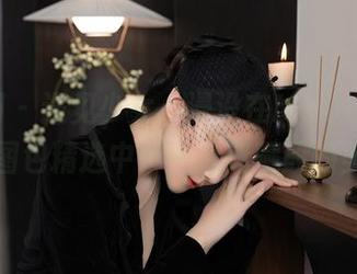 秀人网 – 遇见少女，浸没在MODEL伊若的图包精选中——捉迷藏般的美。
