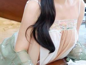 秀人网 – 每张伊诺的温柔原图都藏着小心思，资源我已洒脱领取…