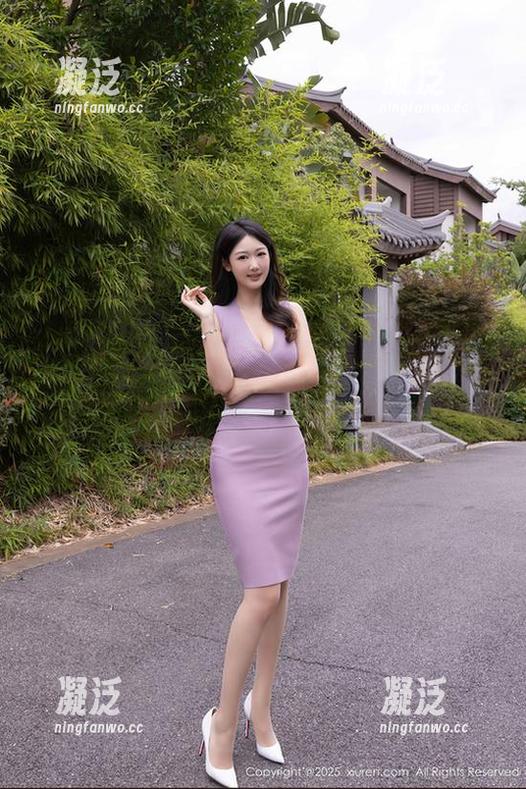 秀人网 - 呆呆的瑞BB，穿上制服的图片探险者，下载一份快乐吧！