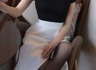 秀人网 – 看到安然儿的职业装，忽然觉得我的工作服太单调了，美图来一发！