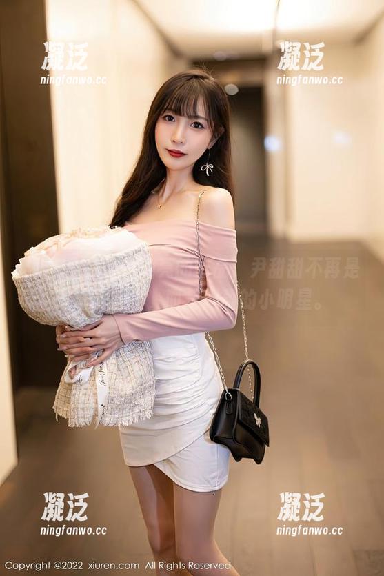 秀人网 - 这些油亮的作品，尹甜甜不再是简单的博主，而是闪耀的小明星。