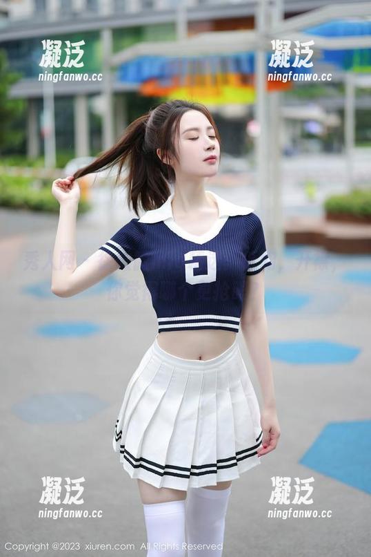 秀人网 - 徐微微mia精选：低胸，开襟，你觉得哪个更抢眼？