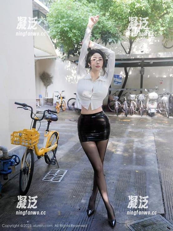 秀人网 - 潘娇娇特辑：无圣光也能玩转美图，红裙模式开启！