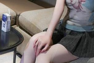 秀人网 – 王伊纯的女友套图真是无圣光的精髓，就像逛街时发现的宝藏，意外而又有趣。