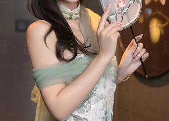 秀人网 – 自拍大王王馨瑶yanni：这本写真集，你敢不下载吗？