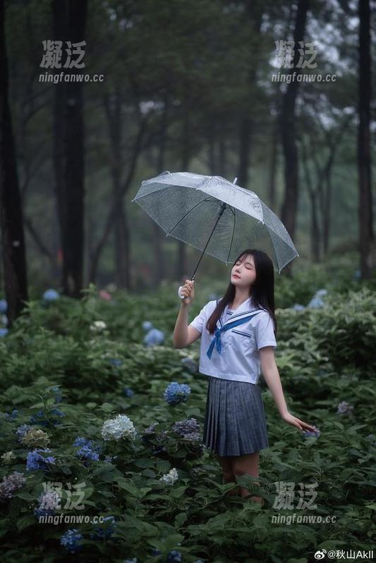秋山AkI 秋山AkI的和服写真,免费给你平衡优雅与俏丽的灵感!