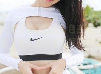 美媛馆 – 软软爱吃肉的粉色在线，这个颜色看着让人想起小时候的玩具。