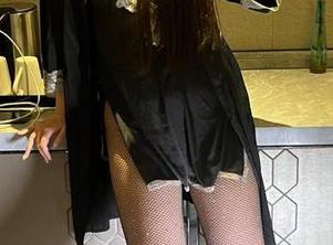 微密圈 – 美邵女Baby的透明吊带连体丝袜，时髦的难以形容，下载就带走！