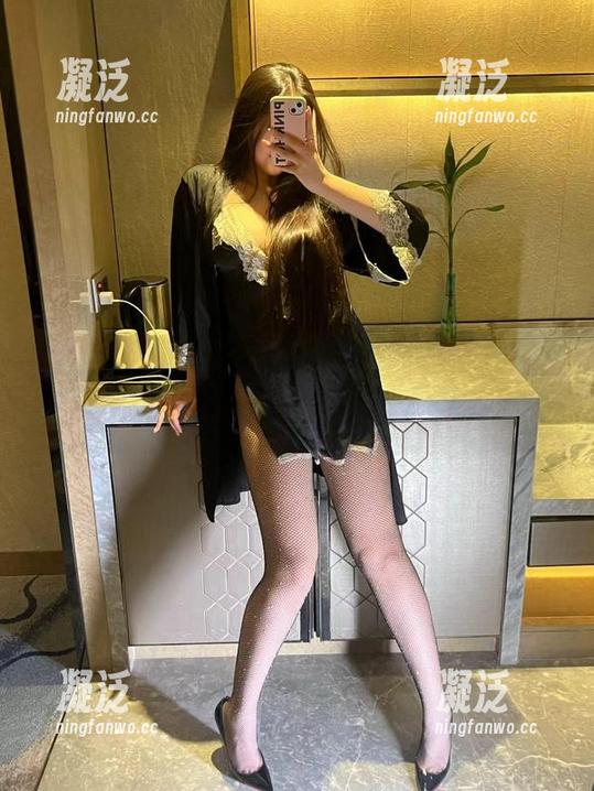 美邵女Baby 微密圈 - 美邵女Baby的透明吊带连体丝袜,时髦的难以形容,下载就带走!