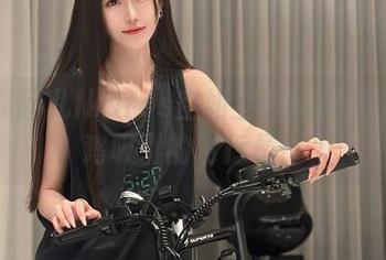 我和腐团儿Ikaros空姐全套的遭遇：被炸鸡吸引的飞行员！