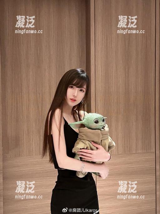 腐团儿Ikaros 看腐团儿Ikaros如何把王者荣耀的甄姬变成现实,是什么神奇的合成分享?