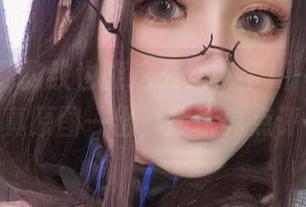 谁能想到豹纹也能这么穿，芊川一笑MNK的写真原图一出，想认真点评一下！