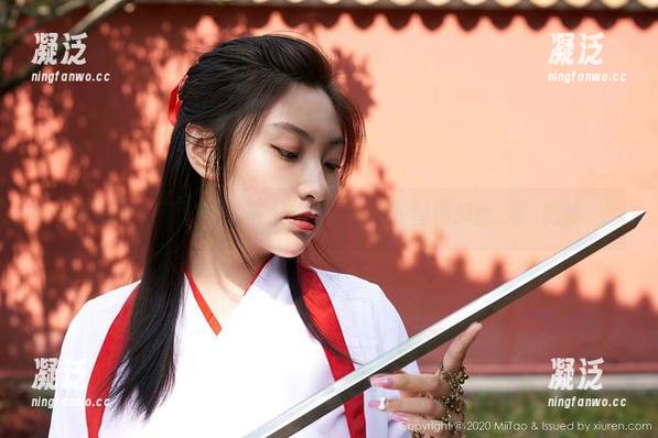 蜜桃社 - 原图下的蜜蕊Mary，泳衣显得如此..嗯..微妙