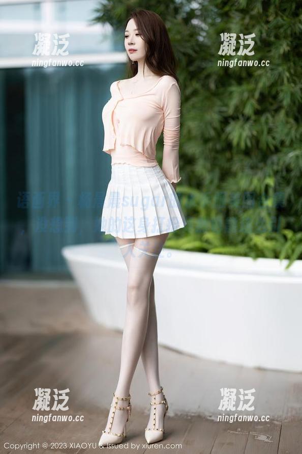 语画界-杨晨晨sugar 语画界 - 杨晨晨sugar的水手服美图合集,没想到,她的这身打扮竟然也能这么引人关注。