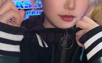 看，这个泡泡就是逊啦的新泳装美图，才不是什么简单的小清新！