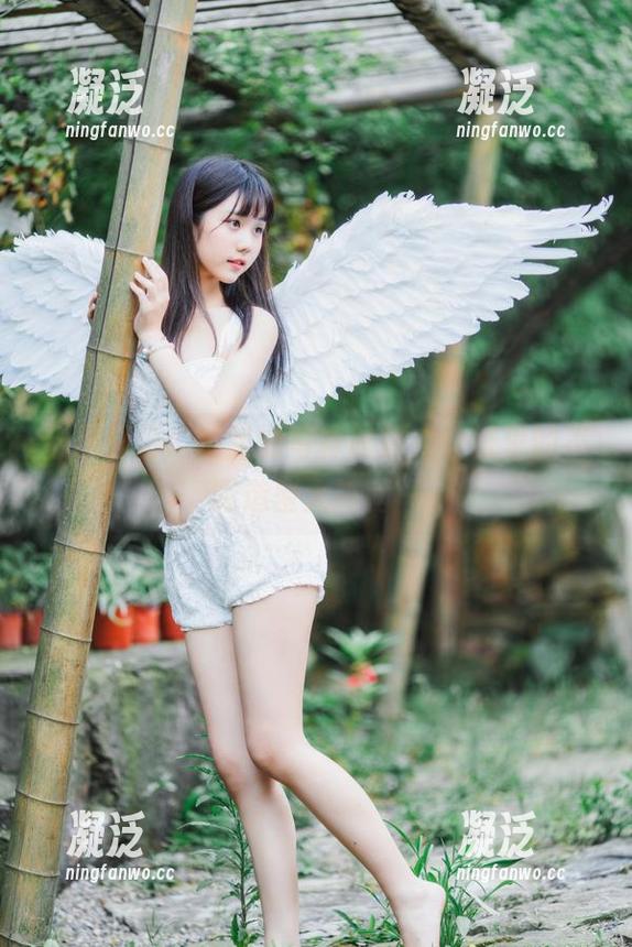 镜酱 温泉日记:镜酱的写真时刻,壁纸里的不羁造型大揭秘~