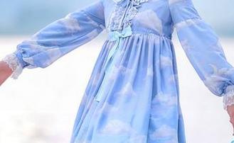 阿包也是兔娘的美图，背后的小葡萄怎么总是那么桃色