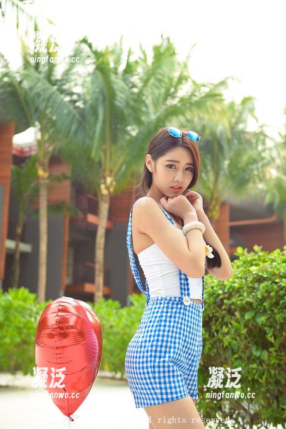 青豆客 - 嗯……谭晓彤的全套少女图集里，有些东西让我停下脚步。