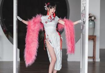 黑色露背，面饼仙儿的私房美图太会撩了。