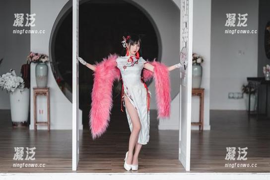 面饼仙儿 黑色露背,面饼仙儿的私房美图太会撩了。