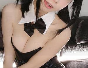 香川澪的穹妹白裙写真合集，真相只有一个，这裙子直接把我的老阿姨审美撕成了碎片。
