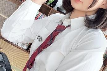 好奇魔物喵nigisa的白丝护士包合集，照片一览无遗