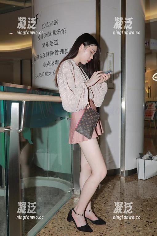 魔镜街拍 魔镜街拍:蔓延于购物车的黑丝OL——精选图包